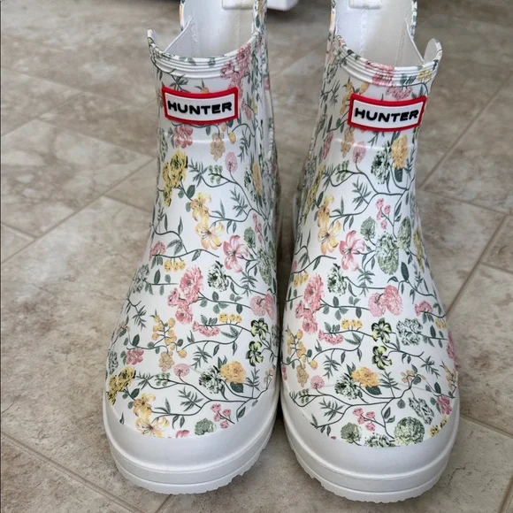 Hunter White Floral Patterned Boots - Picture 2 of 9